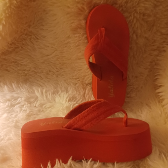 🌸2/$25 YALIDA Hot Pink Thick Wedge Flip Flops 3.5" (NOT ORANGE) - Picture 2 of 6